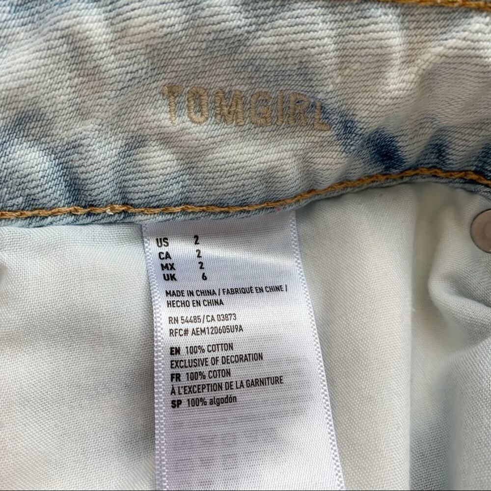 American Eagle White Distressed Tomgirl Acid Wash Raw Hem Shorts Size 2 - Picture 7 of 7